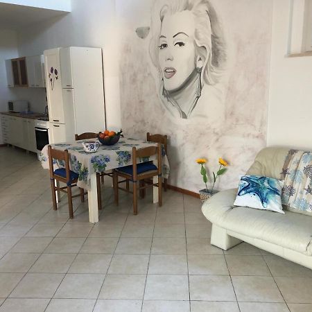 Casa vacanza Marilyn Monroe Martinsicuro Esterno foto